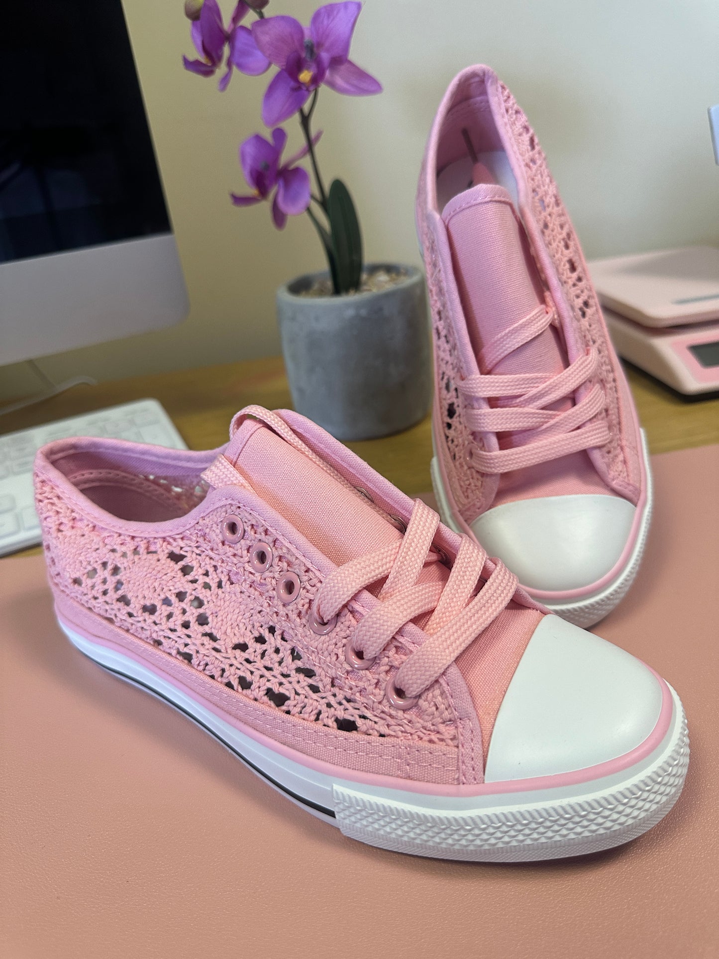 Lace Pumps - Pink