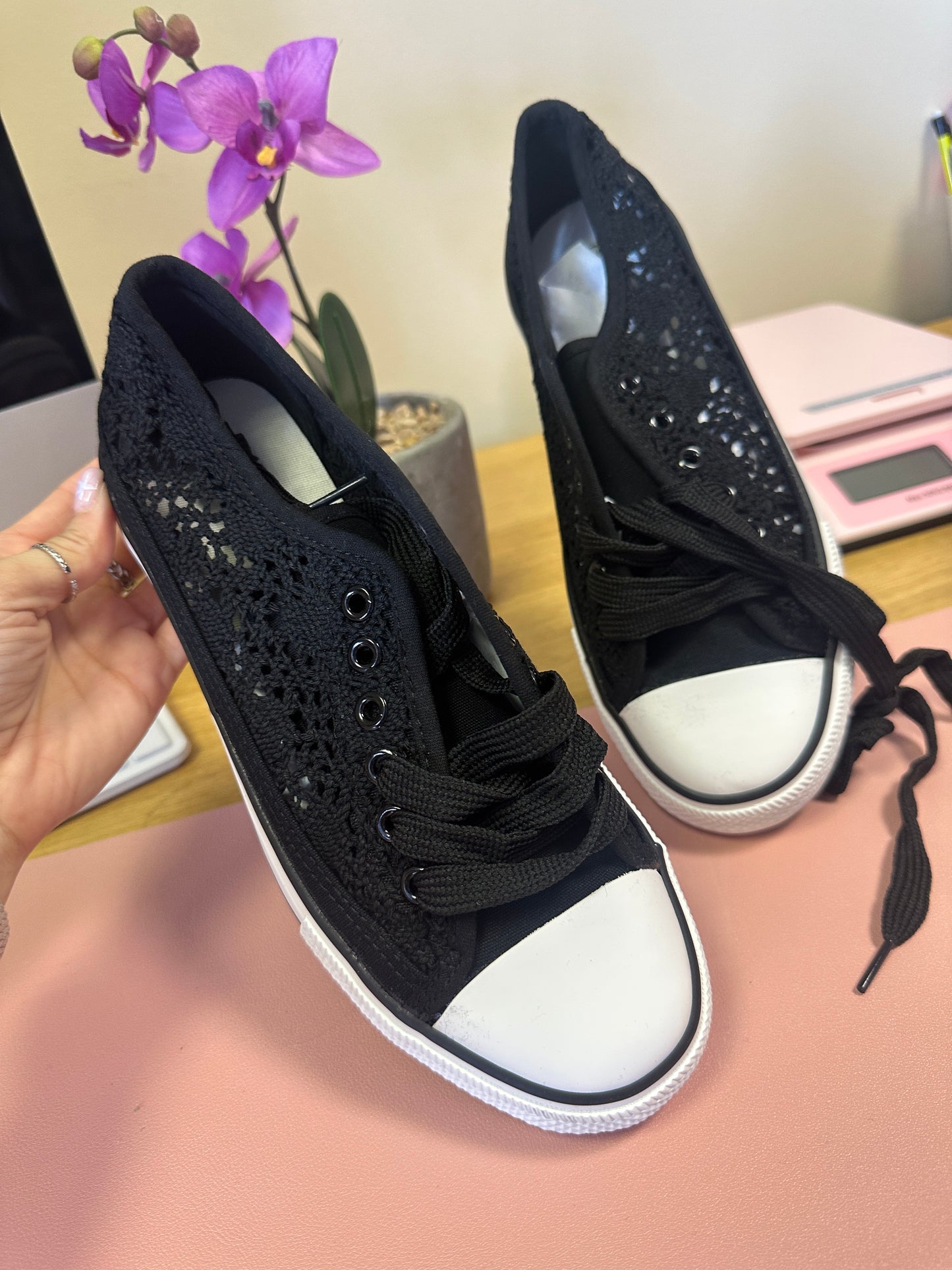 Lace Pumps - Black