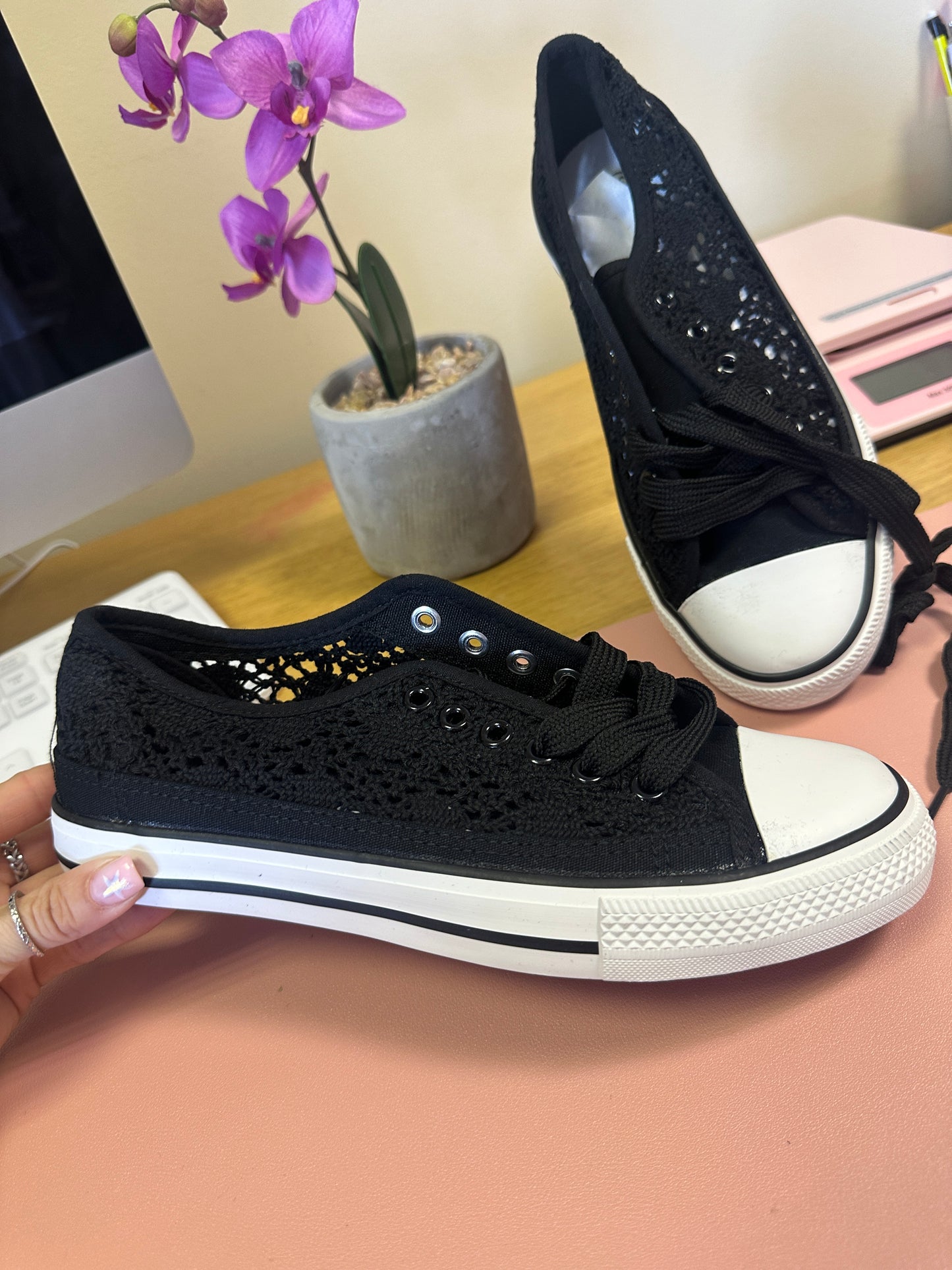 Lace Pumps - Black