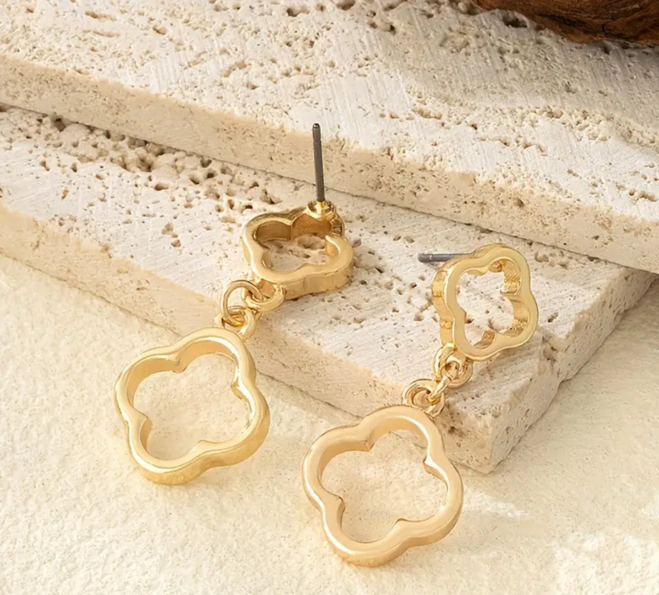 Clover Drop Earrings - Gold