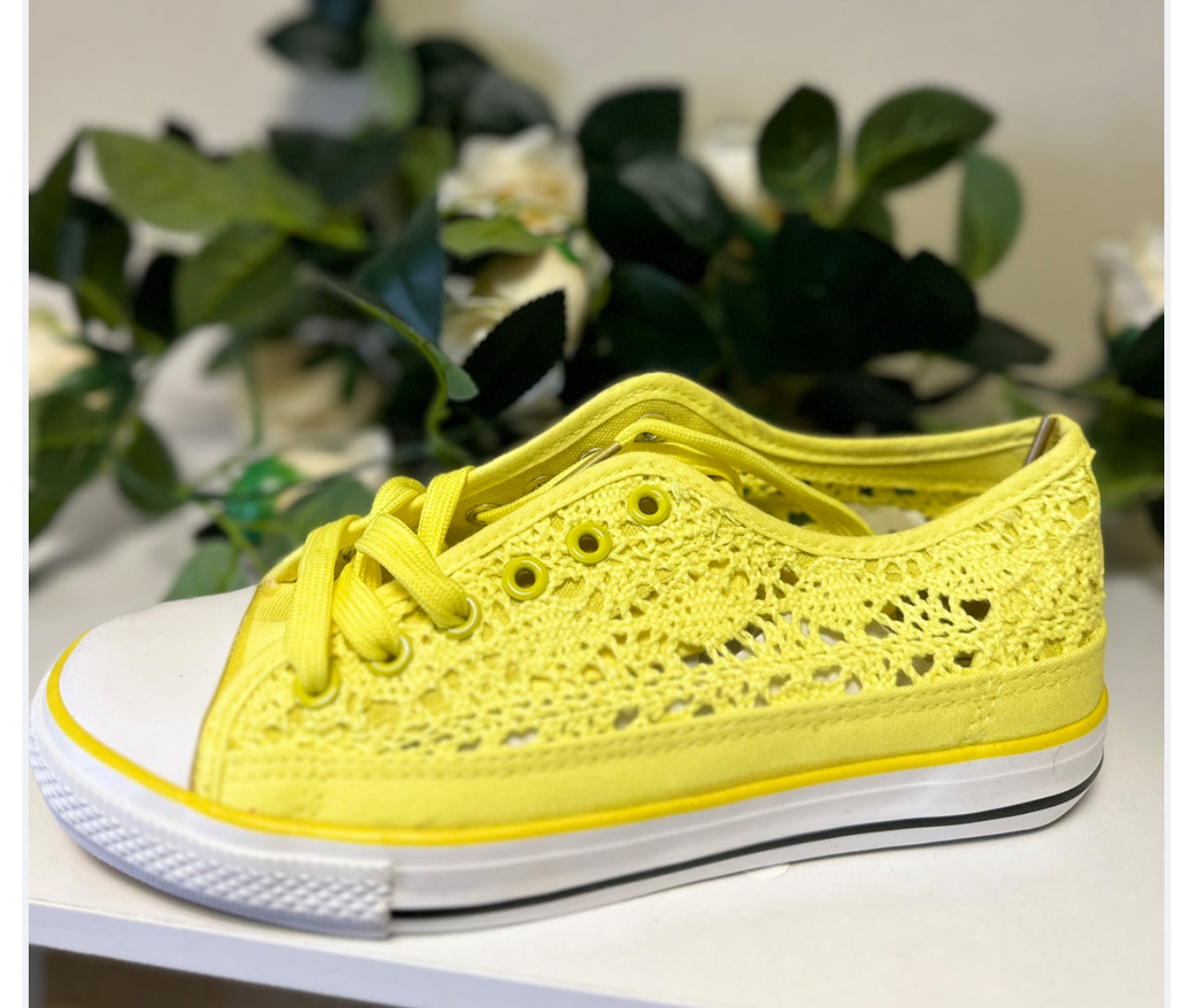 Lace Pumps - Yellow