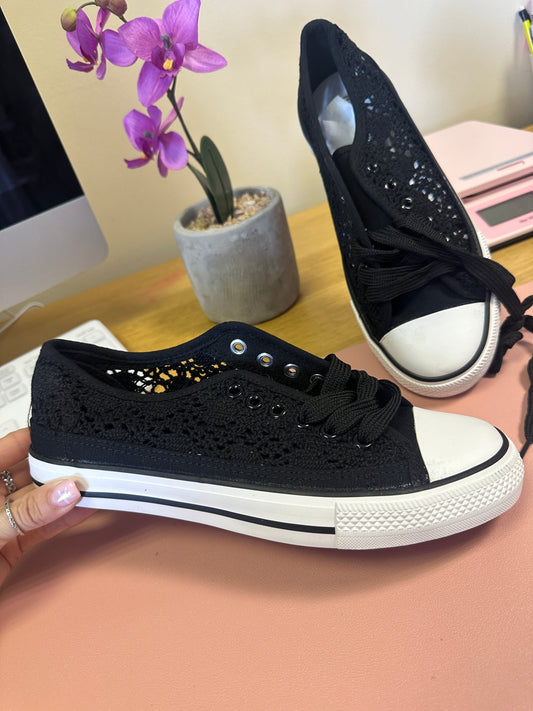 Lace Pumps - Black