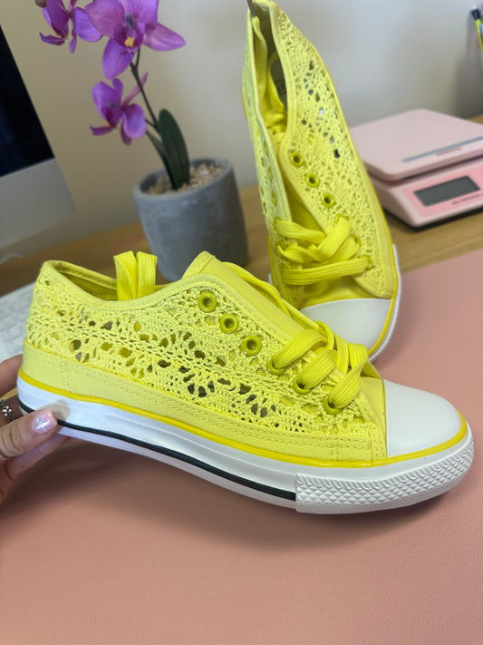 Lace Pumps - Yellow