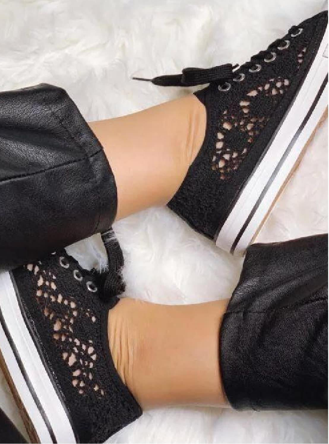 Lace Pumps - Black